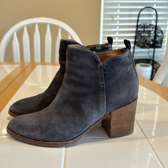 Alberto Fermani Italian Suede Zip Up Heeled Booties Size 38/7 USA - Picture 2 of 12